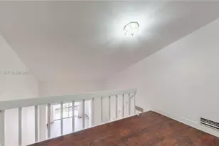 10257 NW 9th St Cir, Miami, FL 33172 - Photo 11