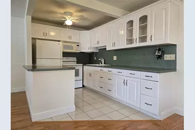 880 W Horizons W #205, Boynton Beach, FL 33435 - Photo 9