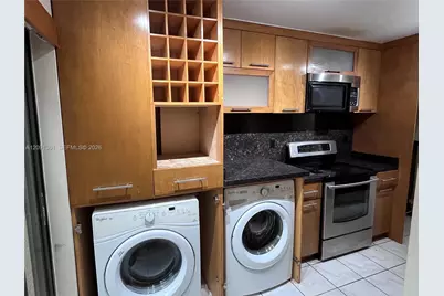 11010 Clubhouse Rd, Pembroke Pines, FL 33026 - Photo 15
