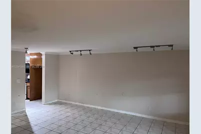 11010 Clubhouse Rd, Pembroke Pines, FL 33026 - Photo 9