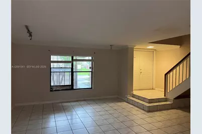 11010 Clubhouse Rd, Pembroke Pines, FL 33026 - Photo 5
