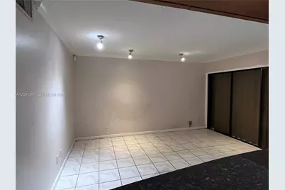11010 Clubhouse Rd, Pembroke Pines, FL 33026 - Photo 17