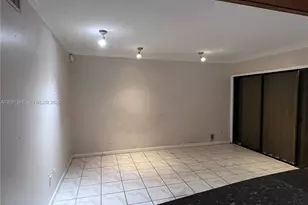 11010 Clubhouse Rd, Pembroke Pines, FL 33026 - Photo 17