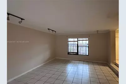 11010 Clubhouse Rd, Pembroke Pines, FL 33026 - Photo 7