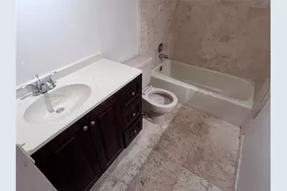 11010 Clubhouse Rd, Pembroke Pines, FL 33026 - Photo 27