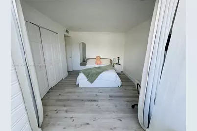 1555 W 44th Pl #214D, Hialeah, FL 33012 - Photo 25