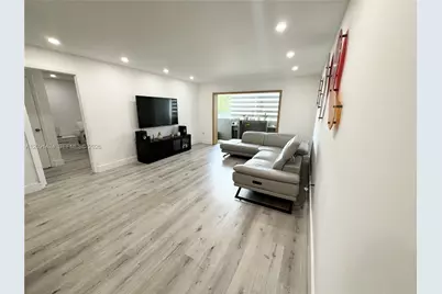 1555 W 44th Pl #214D, Hialeah, FL 33012 - Photo 31