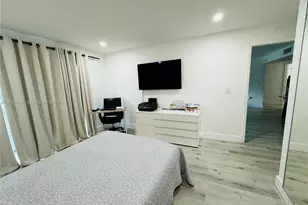 1555 W 44th Pl, Hialeah, FL 33012 - Photo 9