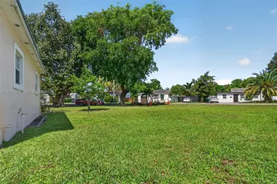 70 NW 145th St, Miami, FL 33168 - Photo 23