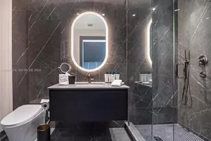 20 NE 11th St, Miami, FL 33132 - Photo 5