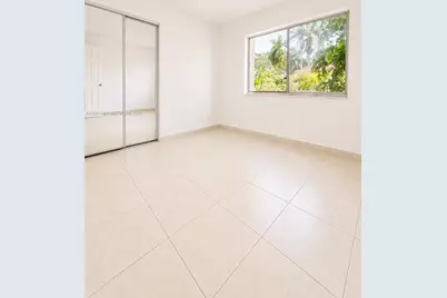 724 NE 4th St #9, Hallandale Beach, FL 33009 - Photo 5