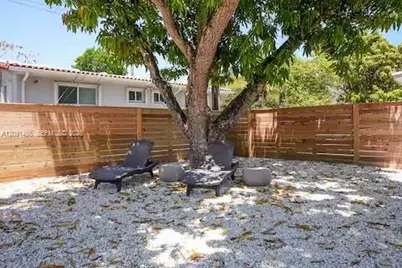 315 NW 40th St, Miami, FL 33127 - Photo 13