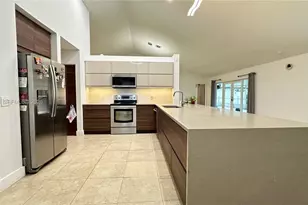 1035 NW 164th Ave, Pembroke Pines, FL 33028 - Photo 3