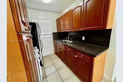 2072 NE 169th St #8, North Miami Beach, FL 33162 - Photo 3