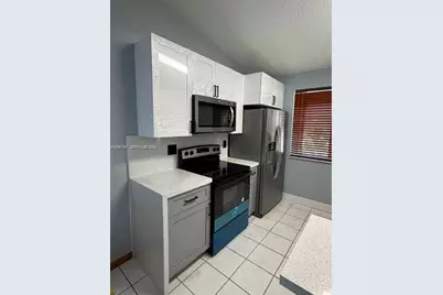 8015 Lake Dr #201, Doral, FL 33166 - Photo 5