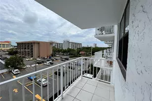 920 NE 169th St, North Miami Beach, FL 33162 - Photo 9