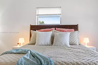 400 SE 31st St #8, Fort Lauderdale, FL 33316 - Photo 17