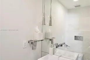 20501 NE 22nd Pl, Miami, FL 33180 - Photo 25