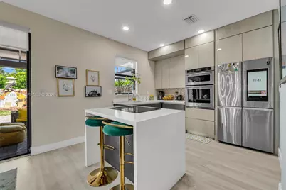 3309 W 91st Ter, Hialeah, FL 33018 - Photo 11