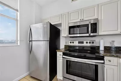 1 Glen Royal Pkwy #903, Miami, FL 33125 - Photo 7