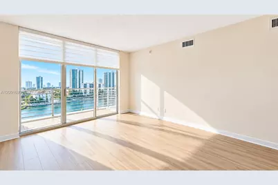 335 S Biscayne Blvd #1601, Miami, FL 33131 - Photo 1