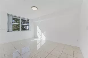 31 SE 5th St, Miami, FL 33131 - Photo 13