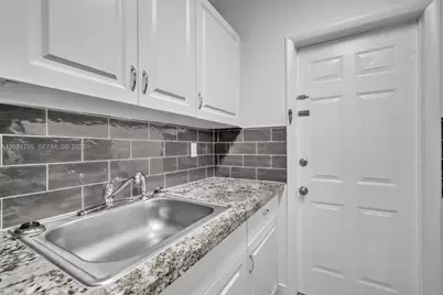 8010 Tatum Waterway Dr #5, Miami Beach, FL 33141 - Photo 13