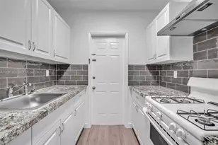 8010 Tatum Waterway Dr, Miami Beach, FL 33141 - Photo 11