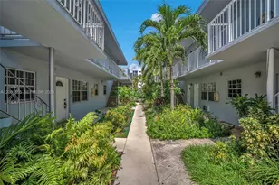 8010 Tatum Waterway Dr, Miami Beach, FL 33141 - Photo 3
