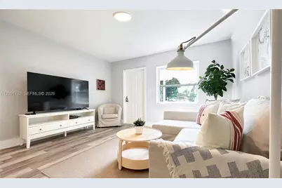 528 SW 4th Ave #A, Hallandale Beach, FL 33009 - Photo 5
