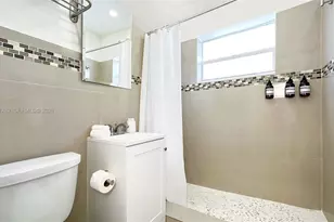 528 SW 4 Ave, Hallandale Beach, FL 33009 - Photo 15