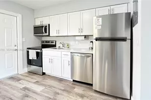 528 SW 4 Ave, Hallandale Beach, FL 33009 - Photo 13