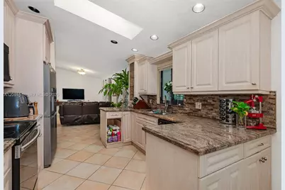 7609 Sunflower Dr, Margate, FL 33063 - Photo 15