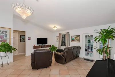 7609 Sunflower Dr, Margate, FL 33063 - Photo 5