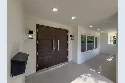 20405 NE 22nd Pl, Miami, FL 33180 - Photo 3