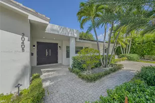 20405 NE 22nd Pl, Miami, FL 33180 - Photo 1