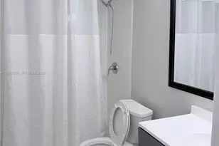 10000 NW 80th Ct, Hialeah Gardens, FL 33016 - Photo 9