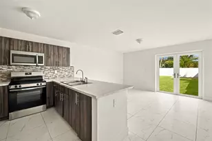 523-525 NW 106th St, Miami, FL 33150 - Photo 9