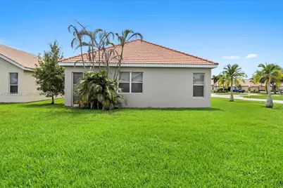 827 SW Lake Charles Cir, Port Saint Lucie, FL 34986 - Photo 29