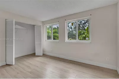 1724 SW 110th Ter, Davie, FL 33324 - Photo 23