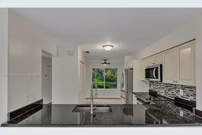1724 SW 110th Ter, Davie, FL 33324 - Photo 9