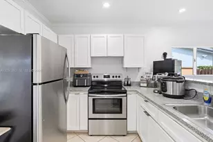 5945 NW 38th St, Virginia Gardens, FL 33166 - Photo 11