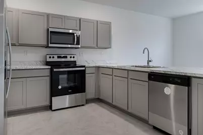 934 SE 19th St, Homestead, FL 33034 - Photo 11