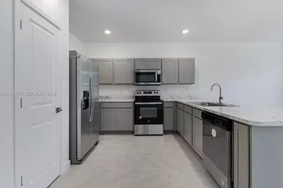 934 SE 19th St, Homestead, FL 33034 - Photo 9