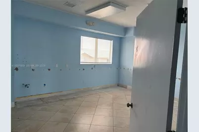 8302 NW 103rd St, Hialeah Gardens, FL 33016 - Photo 9