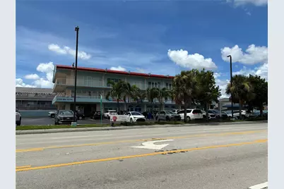 8302 NW 103rd St, Hialeah Gardens, FL 33016 - Photo 5