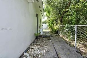 4250 SW 39th St, West Park, FL 33023 - Photo 21