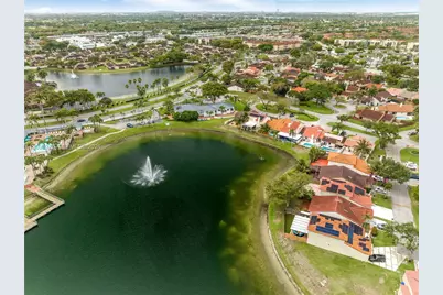 17361 NW 66th Ct, Hialeah, FL 33015 - Photo 9