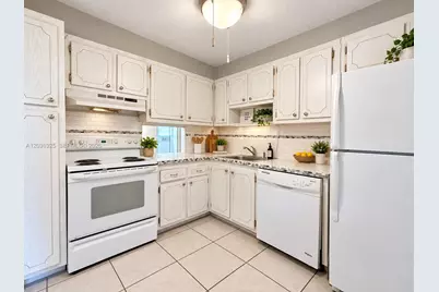 300 Berkley Rd #203, Hollywood, FL 33024 - Photo 3