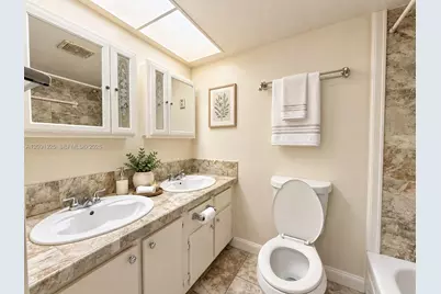300 Berkley Rd #203, Hollywood, FL 33024 - Photo 13